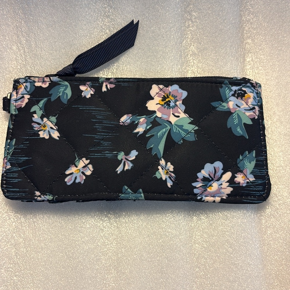 Vera Bradley Ultimate Card Case in Performance Twill Navy Garden - Picture 2 of 7